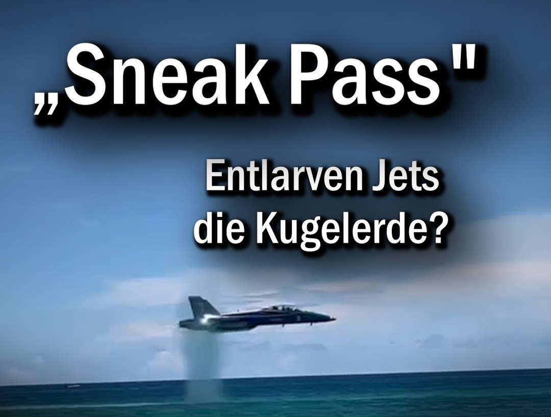 Ein Jet der Blue Angels beim Sneak Pass, knapp über dem Wasser.