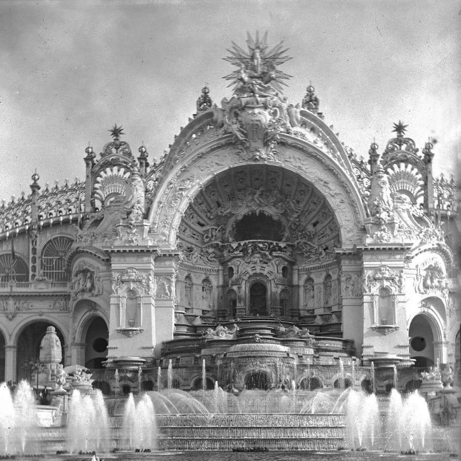 Palast der Elektrizität und Wasserschloss auf der Weltausstellung Paris 1900.