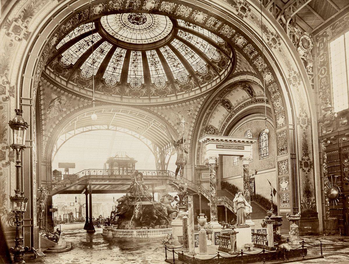 Weltausstellung Paris 1889: Marmorarbeiten von Jules Cantini unter dem Zentraldom.