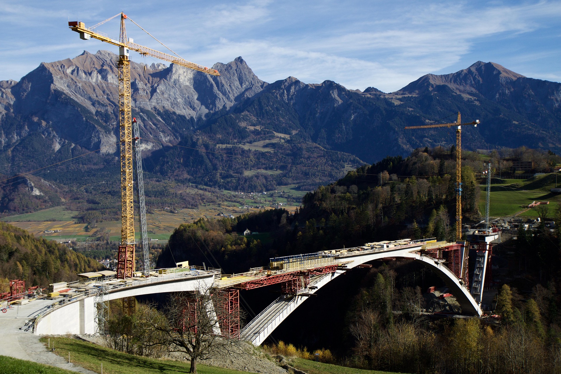 Brückenbau heute, im Gebirge.