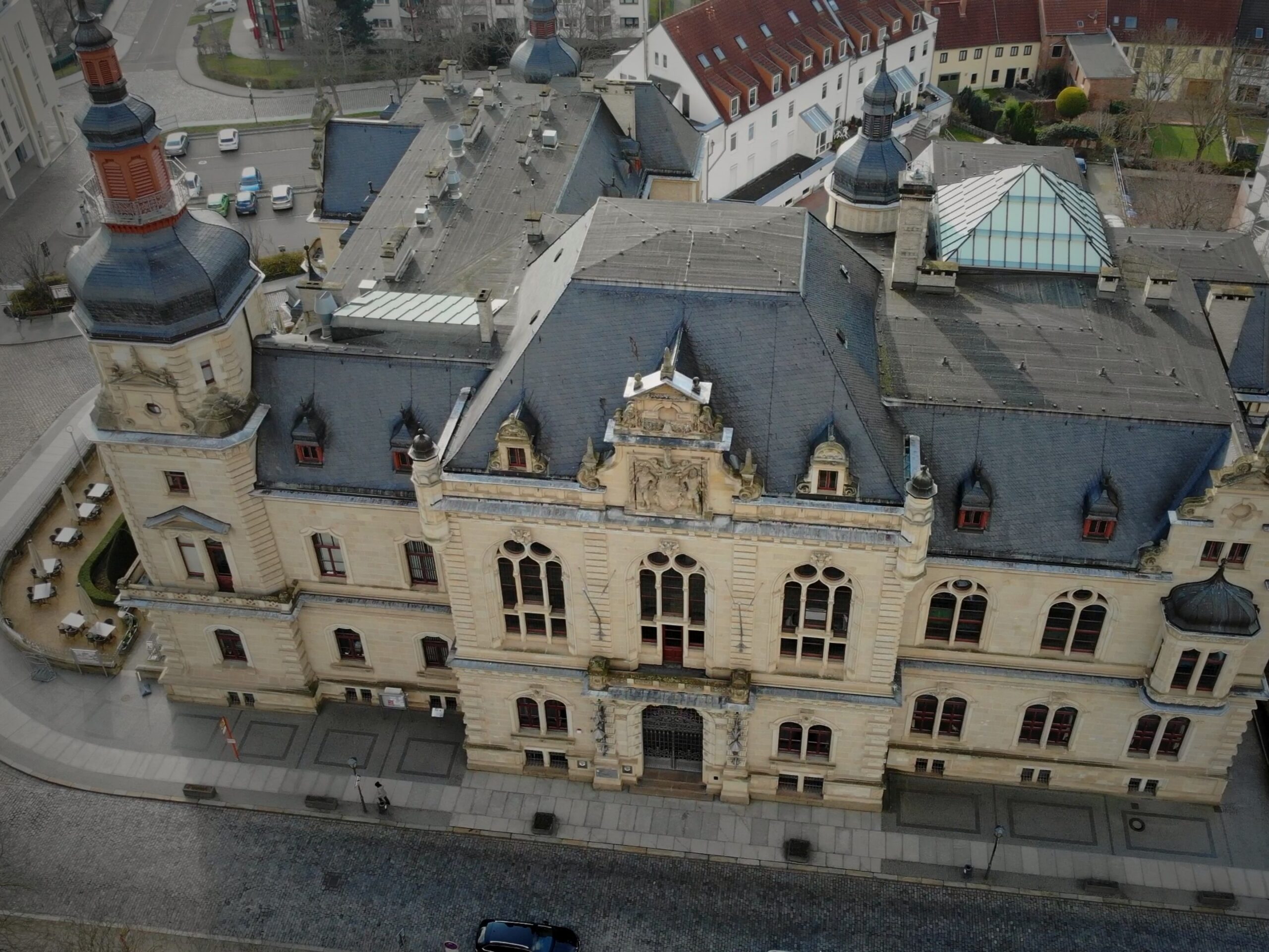 Die Hauptfassade des Ständehauses.