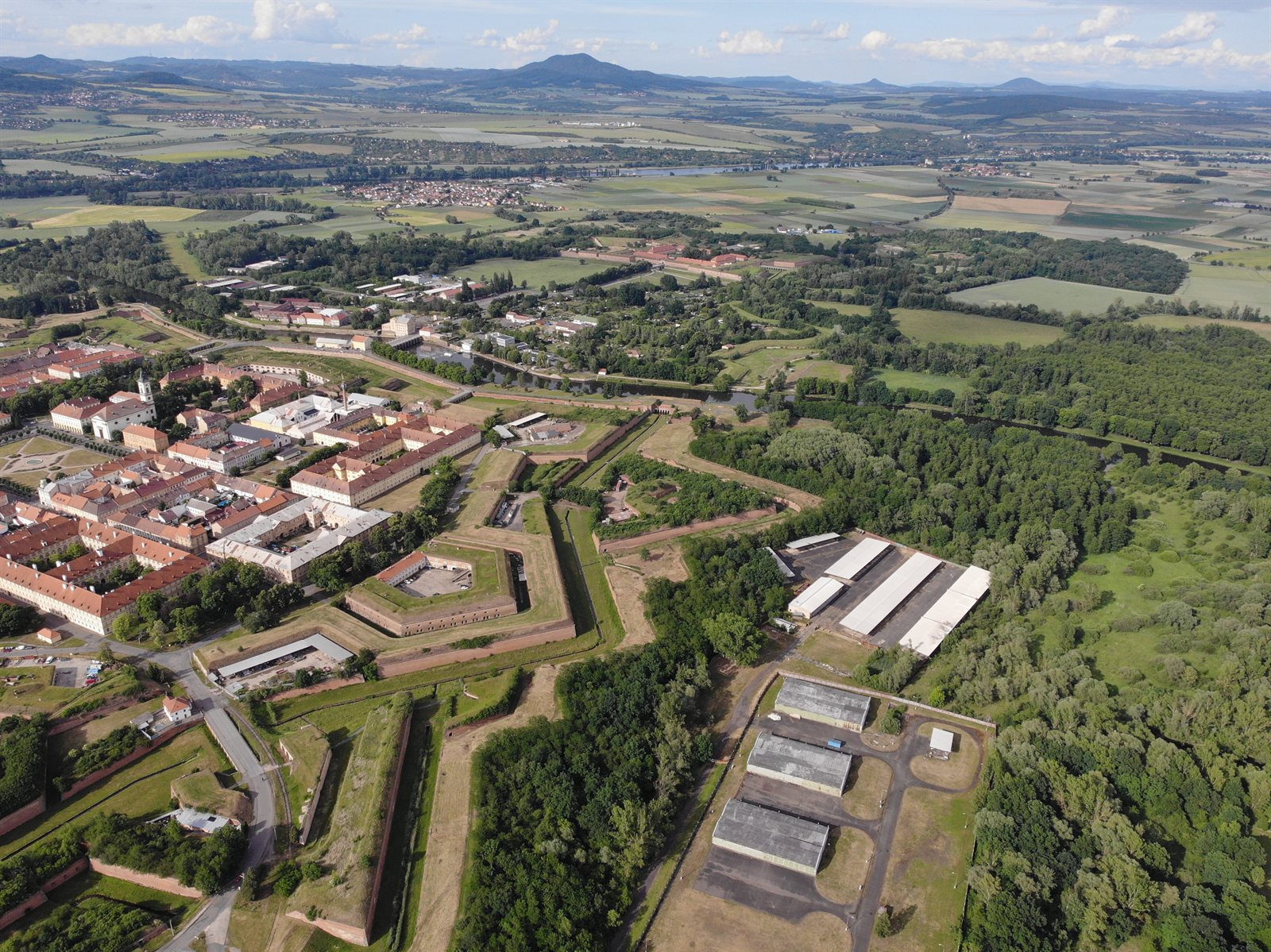 Die Sternenstadt im Überblick: Wälle, Bastionen und Gräben aus der Luft