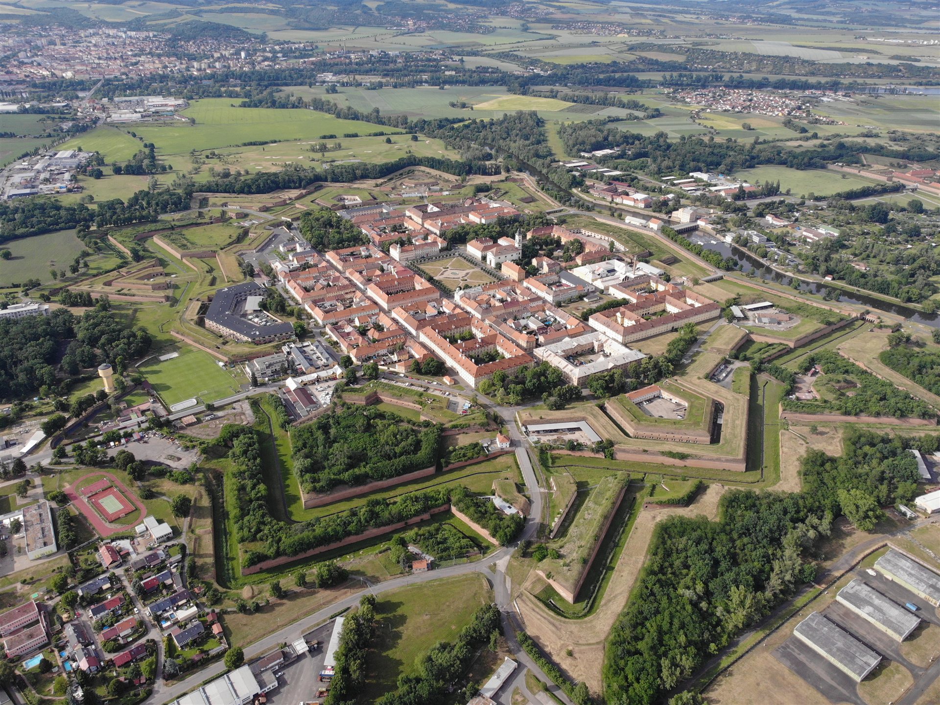 Theresienstadt aus der Luft – die vollständige Sternenstadt