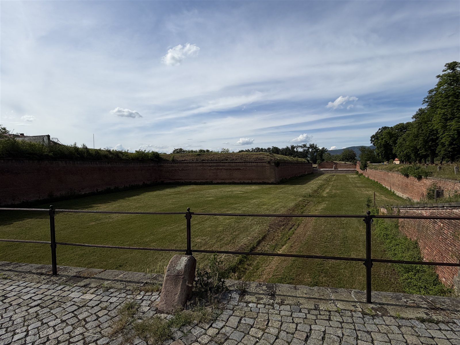 Wall und Mauer im Abendlicht