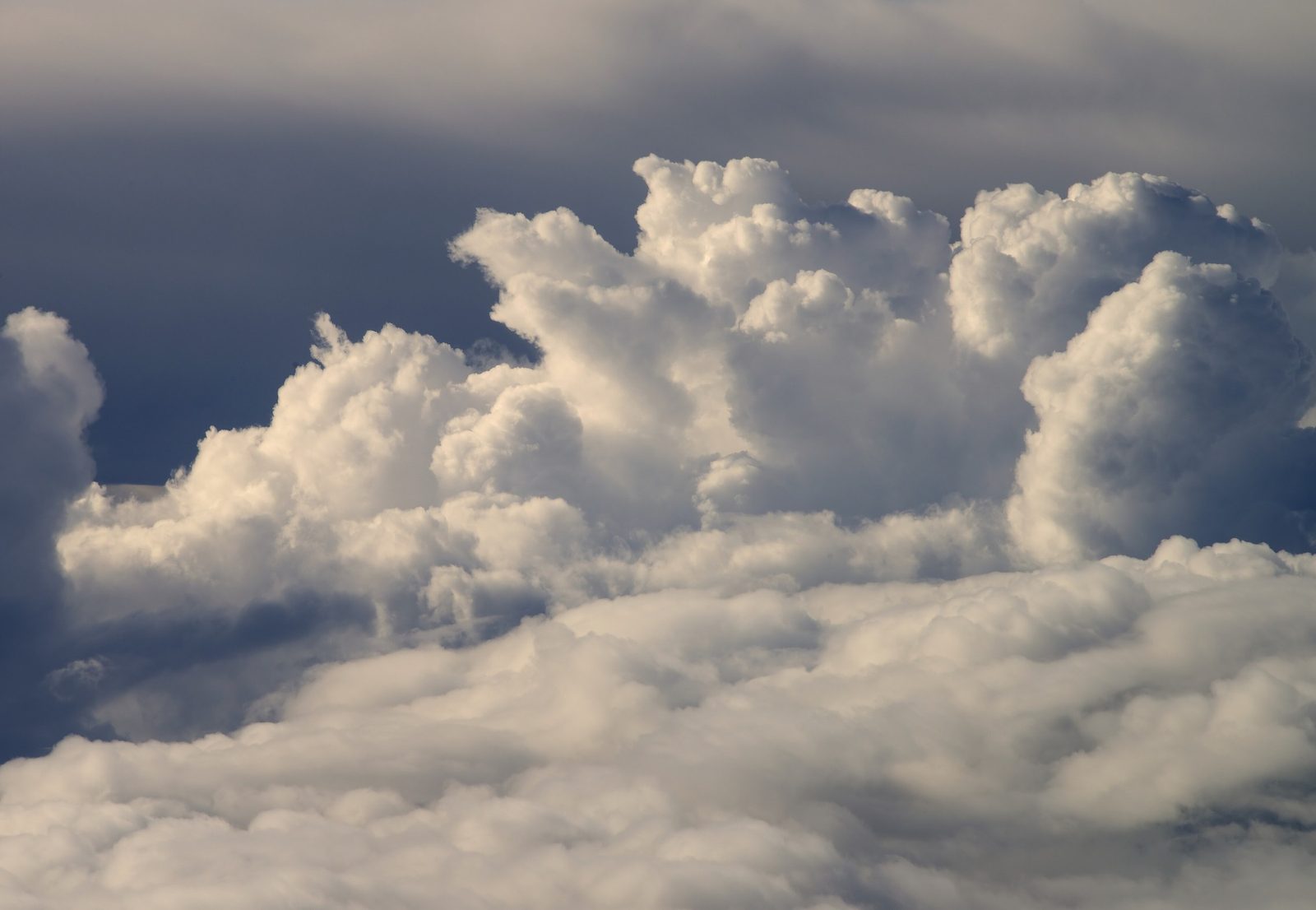Eine Wolkendecke von oben. Symbolbild für ein Eis, das sich in Luft auflöst.